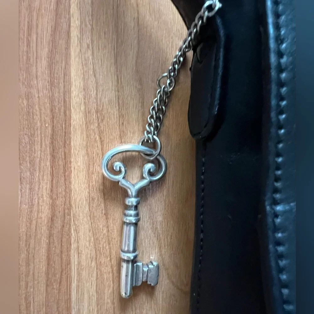 Vintage Fossil 75082 Black Leather Crossbody Bag Key Charm Soft Leather